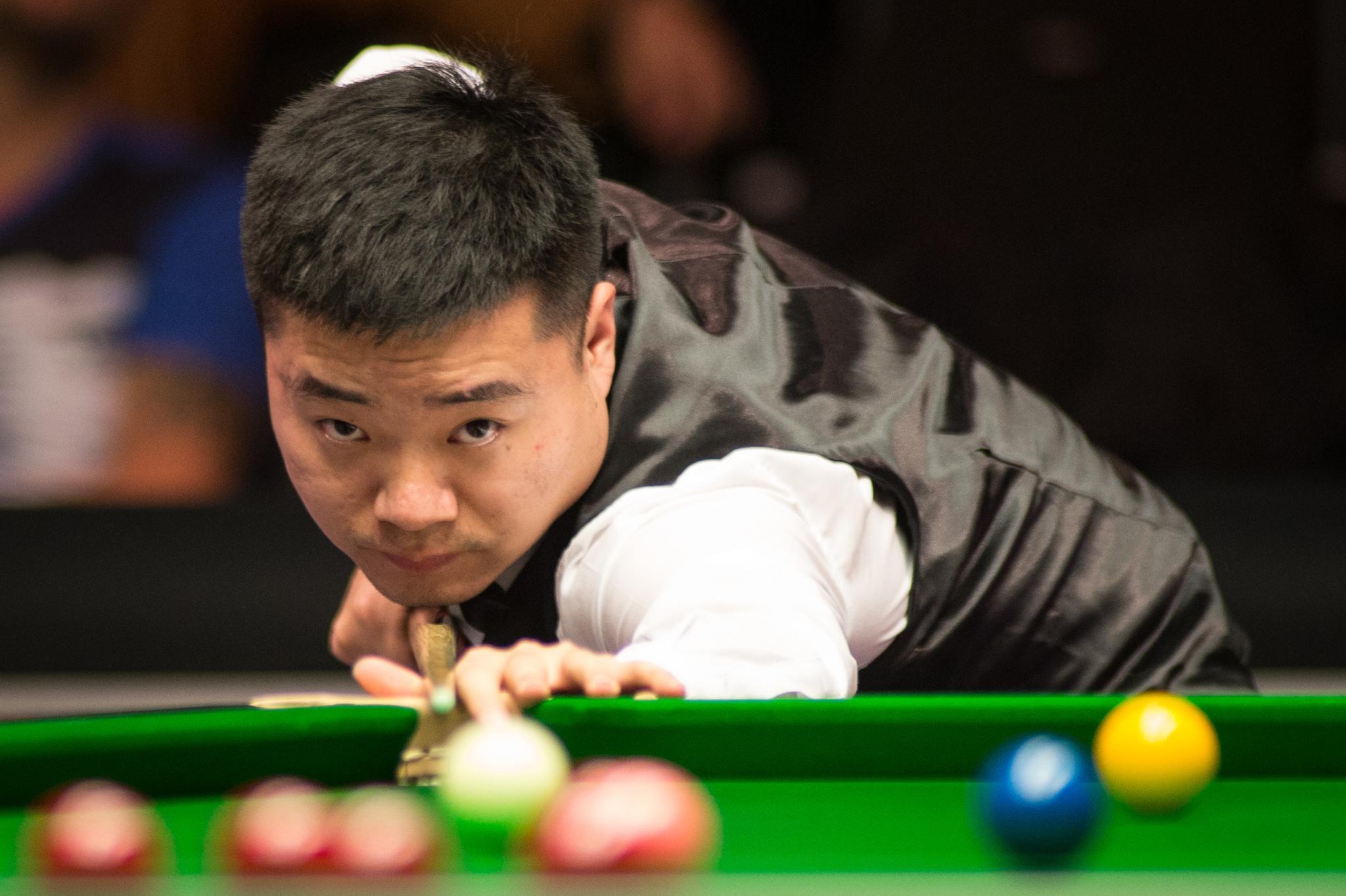 围绕里夫斯 围绕里夫斯