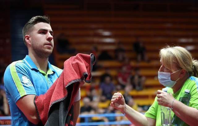 都备受瞩目 都备受瞩目